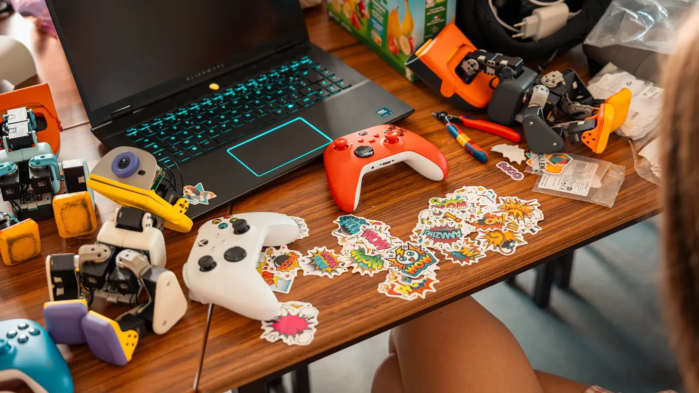 Microduck on a work desk with accessories